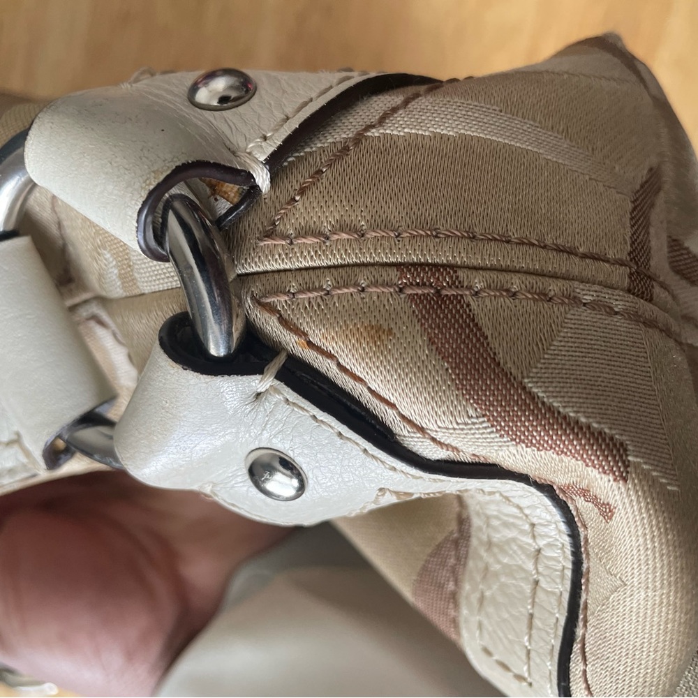 Carly Bag In Optic Signature Sv/White Khaki/Natural - Picture 10 of 16